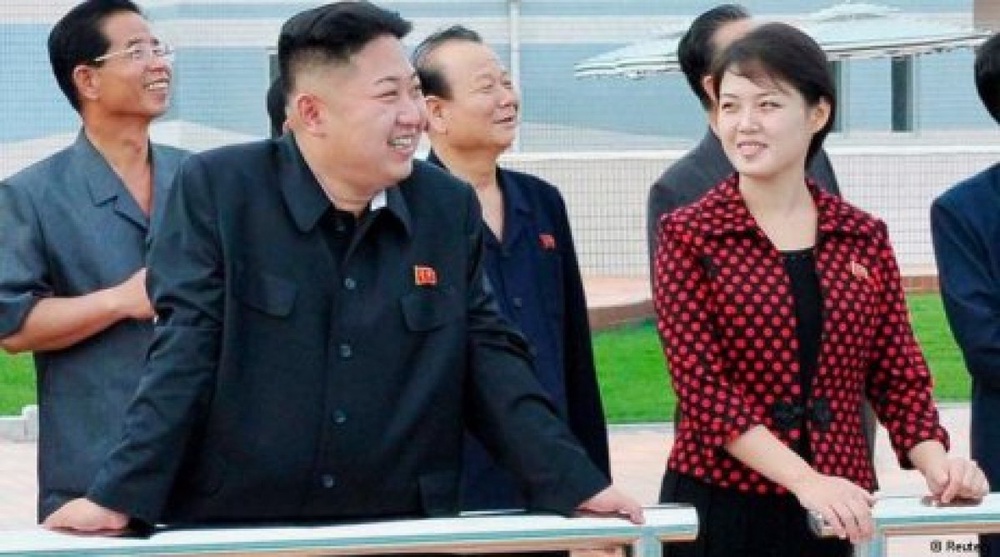 Лидер КНДР Ким Чен Ын с супругой Ли Соль Чжу. Фото Reuters