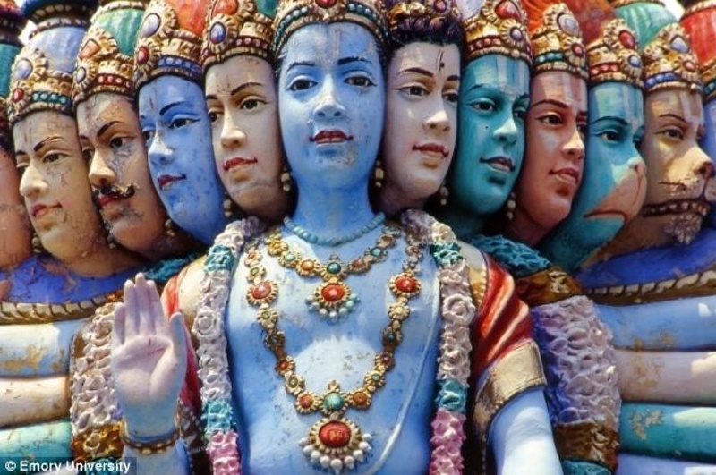 Богиня Намагири диктовала уникальные формулы индийскому гению-самоучке. Картинка с сайта dailymail.co.uk