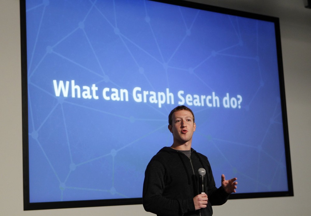 Марк Цукерберг рассказывает об особенностях нового поискового сервиса Graph Search. Фото REUTERS/Robert Galbraith©