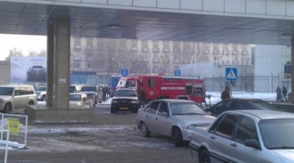 Службы спасения в аэропорту Алматы. Фото Faris Darbayev©