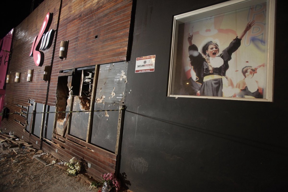 Последствие пожара в клубе Kiss. Фото ©REUTERS