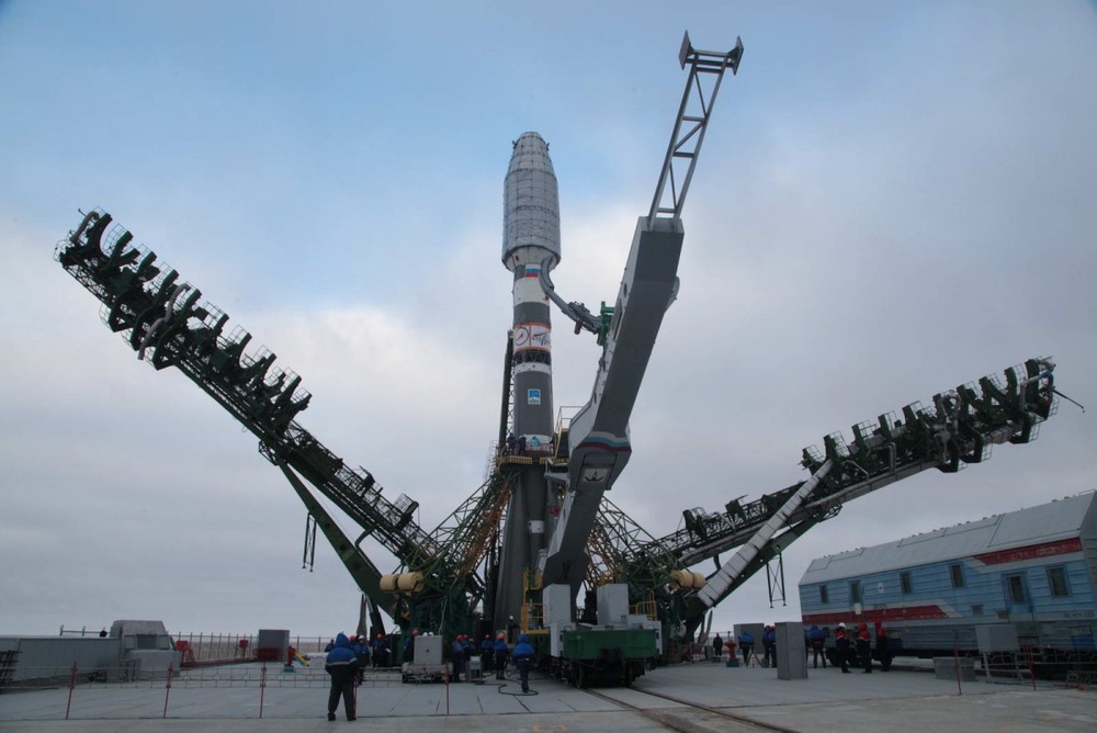 Ракета-носитель перед запуском на Байконуре. Фото federalspace.ru
