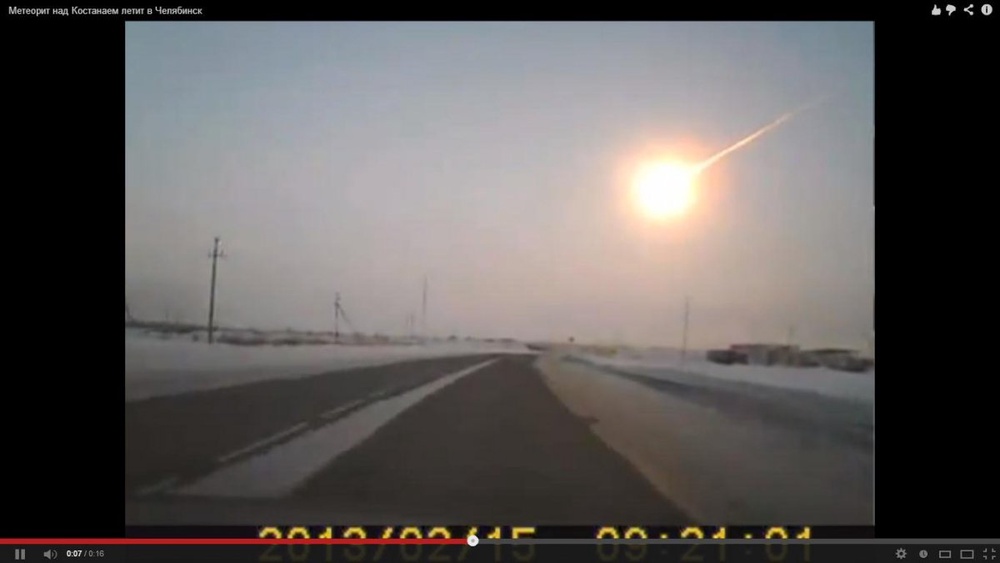 Огненный шар летит над Костанаем в сторону Челябинска. Кадр с видеорегистратора