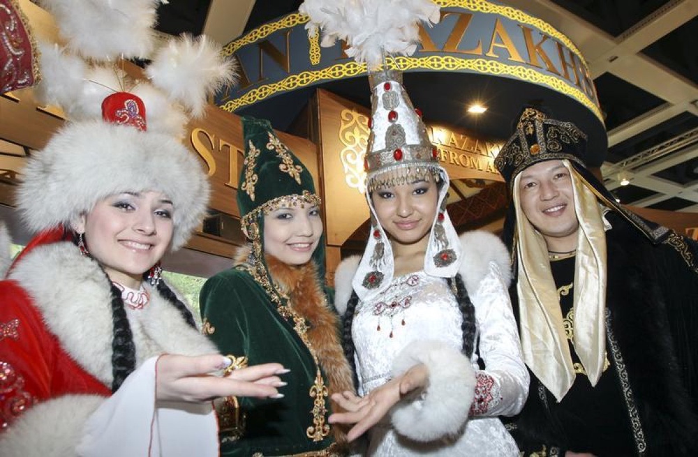 Казахстанские артисты на международной выставке туриндустрии в Берлине. Фото ©REUTERS