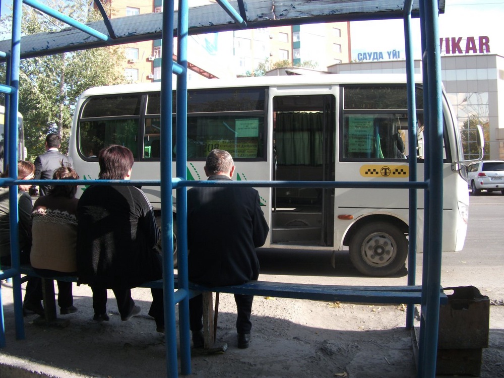 Автобусная остановка в Семее. Фото ©tengrinews.kz