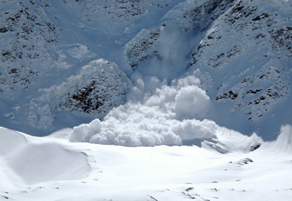 Сход лавины. Фото с сайта vesti.kz