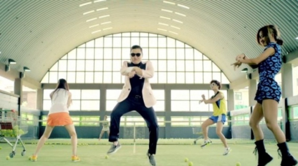 Кадр из ролика Gangnam Style