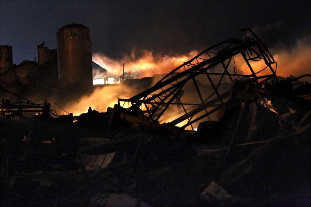 На месте взрыва на заводе в Техасе. Фото REUTERS/Mike Stone©