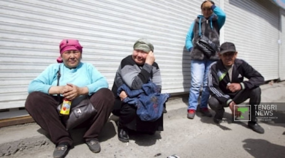 Рабочие "барахолки" во время протестов против закрытия рынков. Фото Tengrinews©