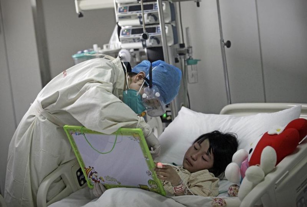 Женщина, зараженная вирусом H7N9, в одной из больниц Пекина. Фото REUTERS/Suzie Wong©