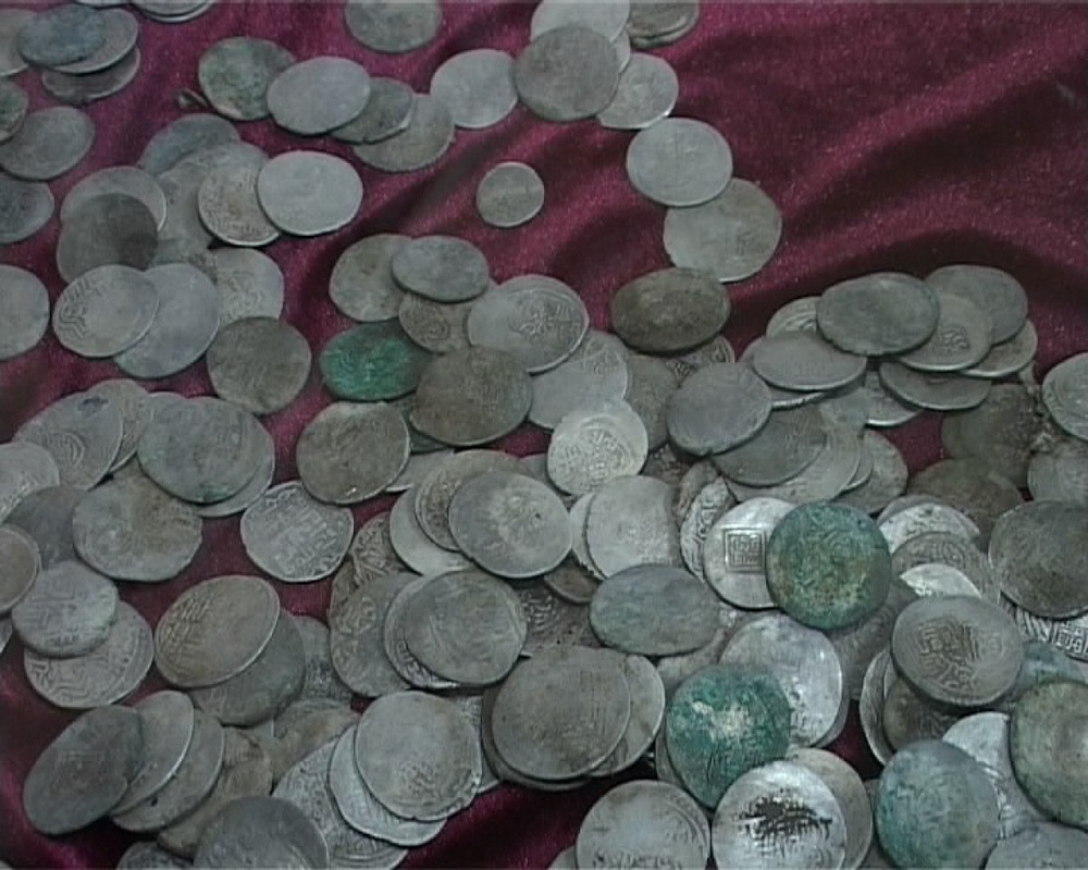 Археологи обнаружили 2600 серебряных монет. Фото ©tengrinews.kz