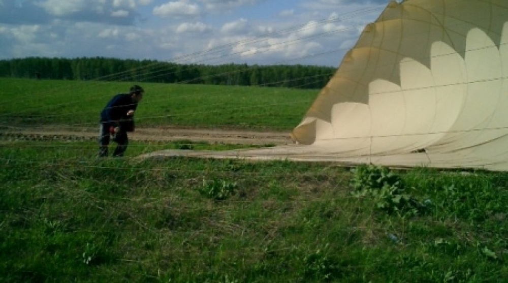 Гашение купола парашюта. Фото с сайта narod.ru