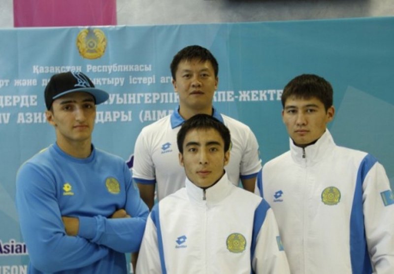 Эмиль Умаев, Ильяс Мусин, Жансерик Амиржанов (слева направо), сзади - Таншанло Эйдир. Фото предоставлено Федерацией муайтай РК