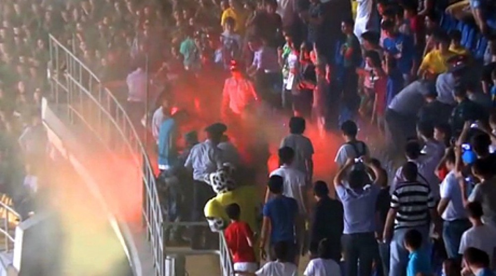Поведение болельщиков на матче 19-го тура Премьер-лиги Кайрат - Шахтер. Фото с сайта fckairat.kz