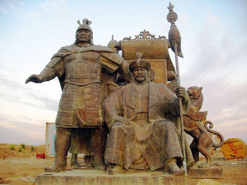 Памятник первым казахским ханам - Джанибеку и Керею. Фото с сайта kazakhistory.ru