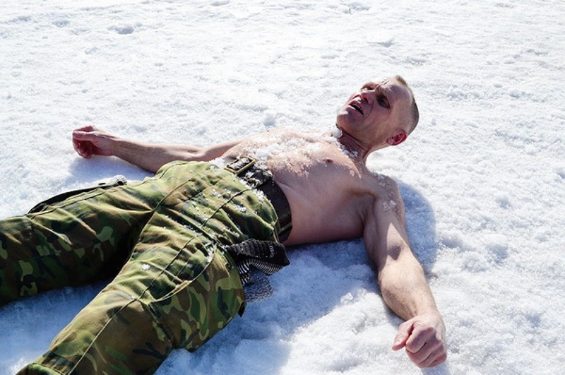 Сергей Спринсян может подолгу находиться на морозе. Фото np.kz