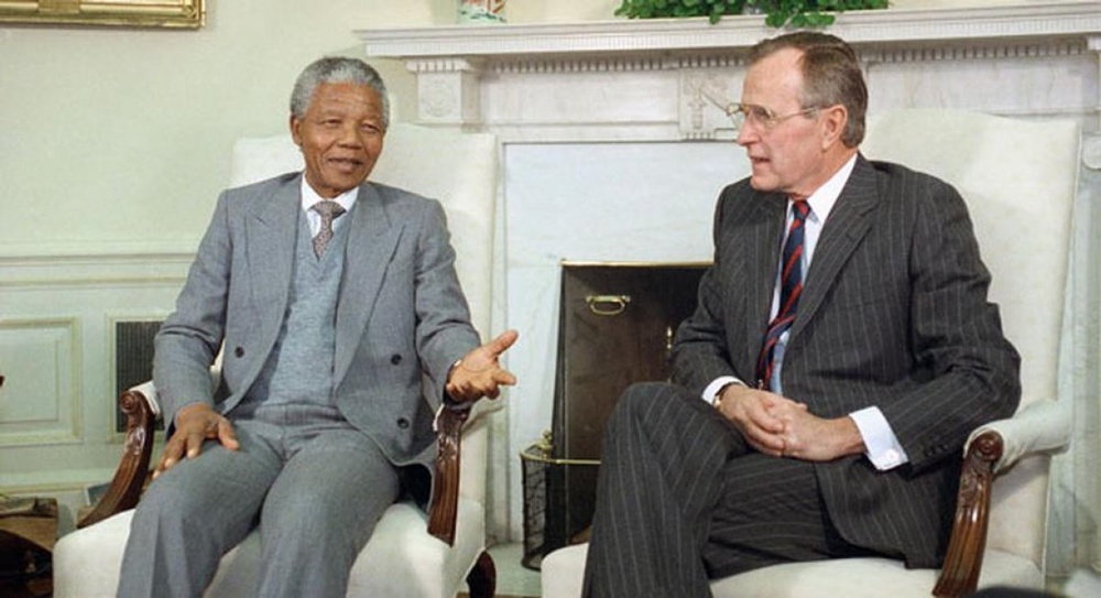Нельсон Мандела и Джордж Буш-старший. Фото с сайта nbnews.com.ua