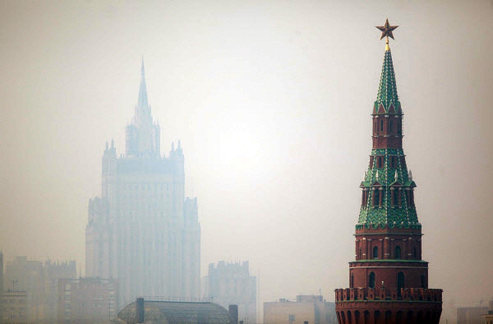Вид на здание Министерства иностранных дел России (на заднем плане). Фото ©РИА Новости