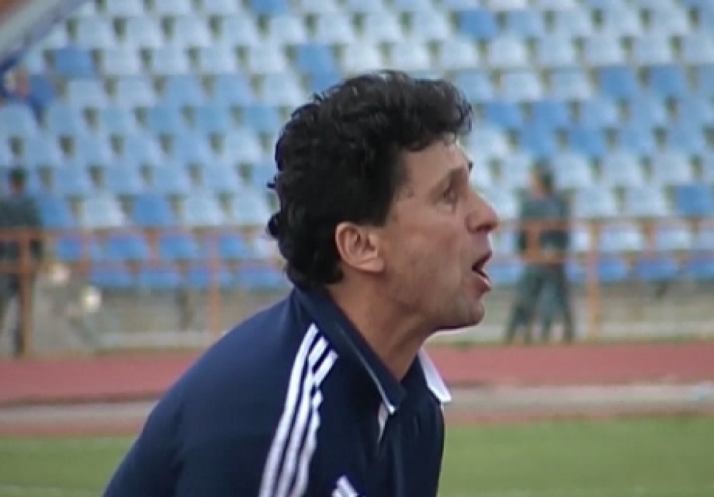 Главный тренер "Ордабасы" Виктор Пасулько. Фото с сайта Оtyrar.kz