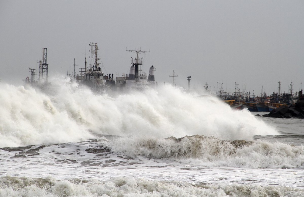 Ожидается, что ураган "Файлина" достигнет берега к вечеру. Фото ©REUTERS