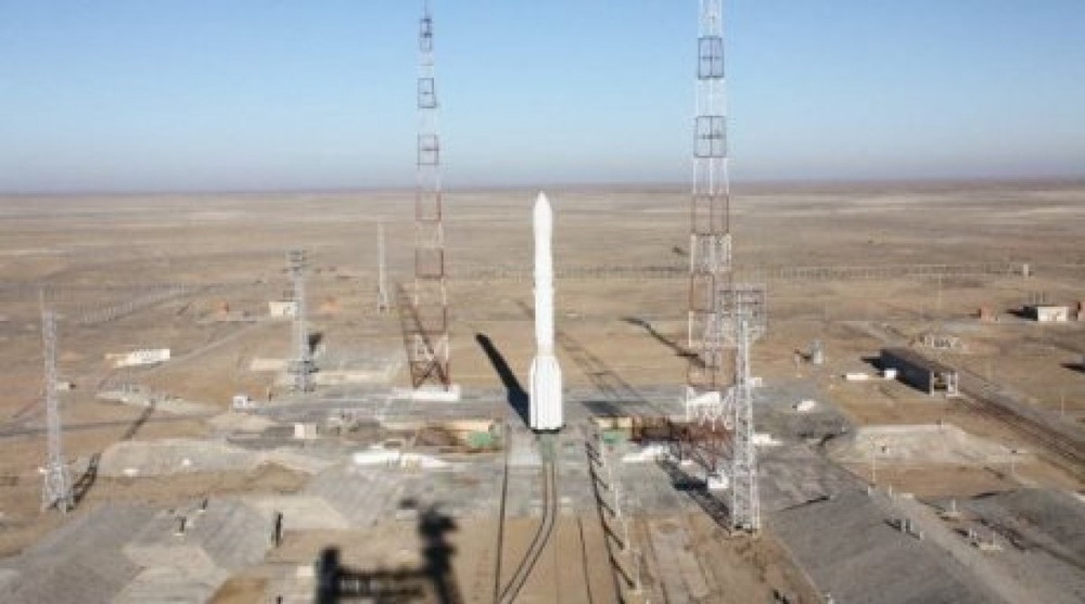 Ракета-носитель "Протон-М" с разгонным блоком "Бриз-М" на стартовой площадке космодрома "Байконур". Фото ©РИА Новости