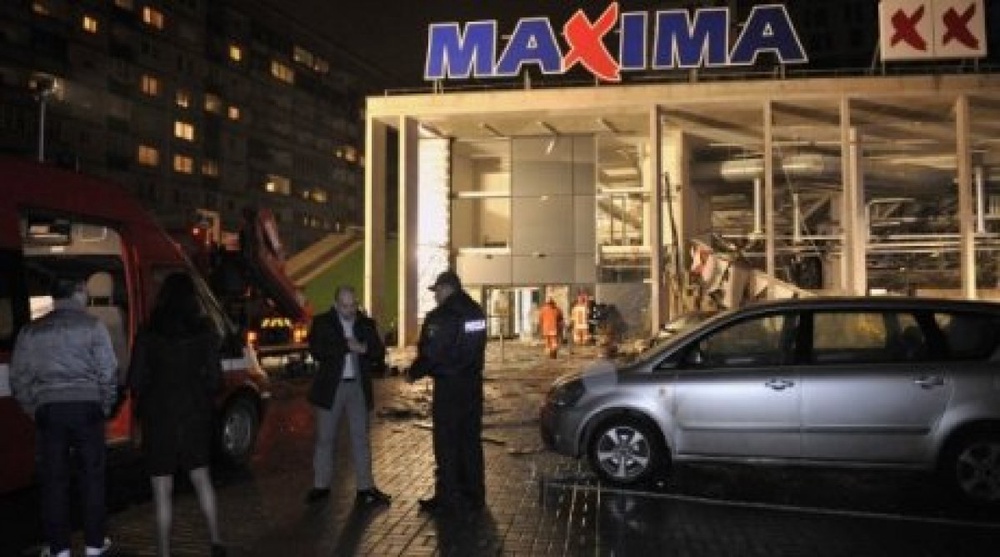 Торговый центр Maxima на улице Приедайнес в Риге, в котором произошло обрушение крыши. ©РИА Новости