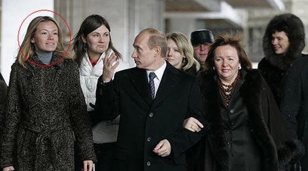 Владимир Путин с женой и дочерью. Фото inosmi.ru