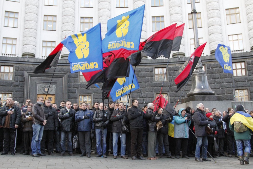 Митингующие возле здания Кабмина.
Фото ©Владимир Прокопенко