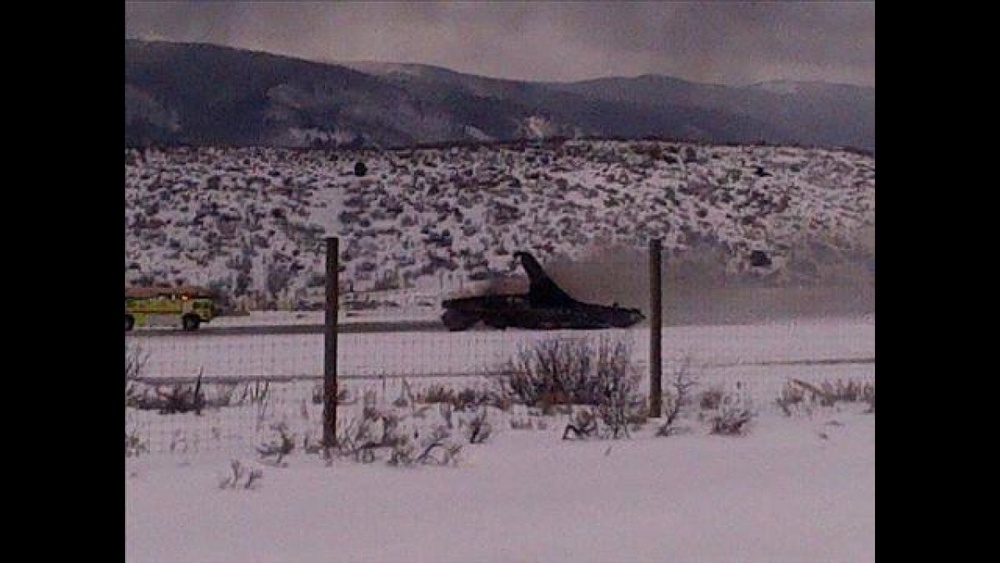 Разбившийся самолет в аэропорту Аспена. Фото с сайта 9news.com