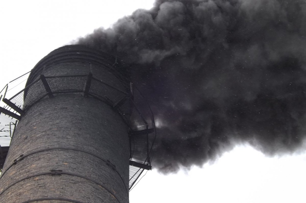 Жители частного сектора Семея задыхаются от дыма котельной. ©tengrinews.kz