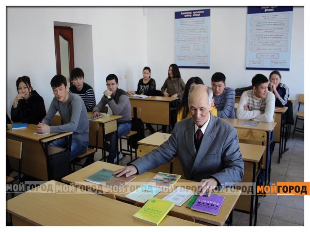 Пенсионер Мурат Губайдуллин учится в Казахстанском университете информационных и телекоммуникационных систем. ©<a href="http://mgorod.kz" target="_blank">mgorod.kz</a>