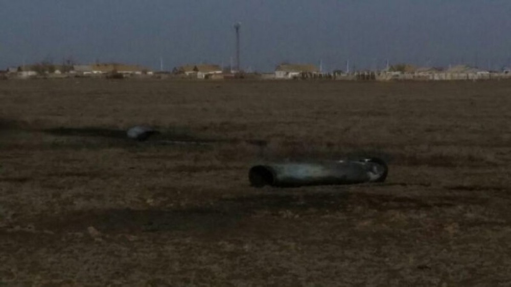 Фрагмент российской ракеты рядом с поселком Шунгай. Фото с сайта uralskweek.kz