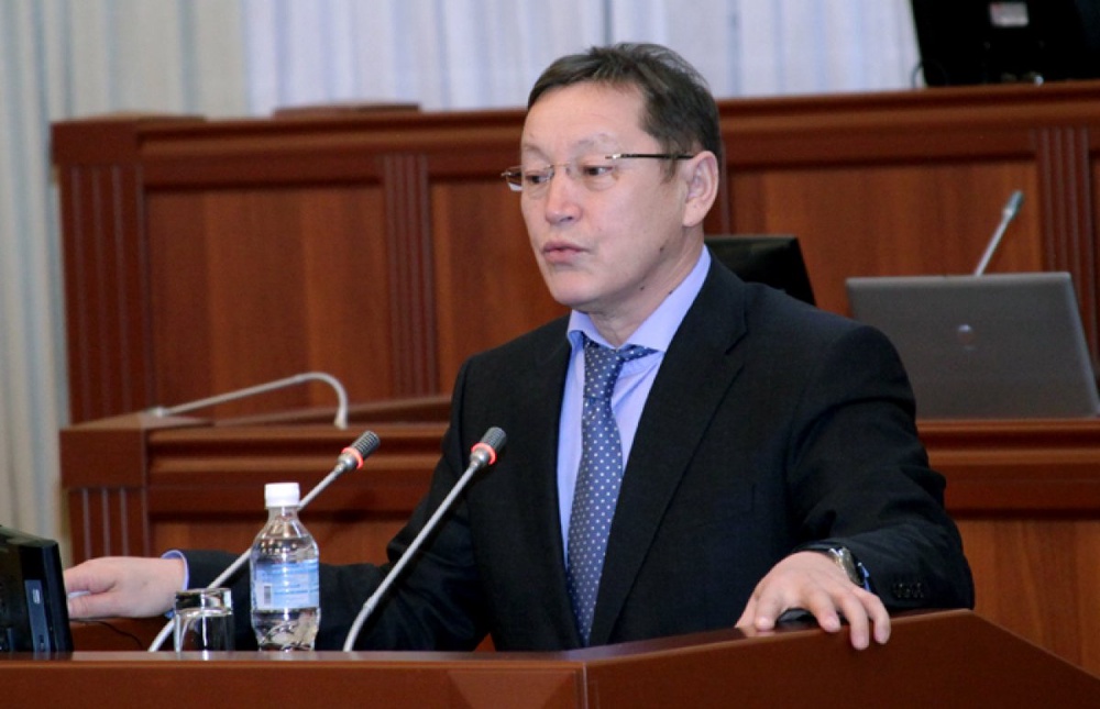 Министр энергетики и промышленности КР Осмонбек Артыкбаев. ©kenesh.kg