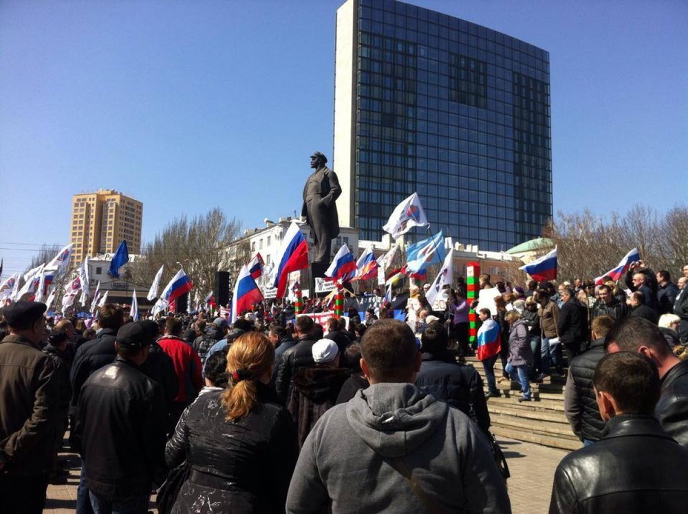 Митингующие в Донецке. Фото с сайта mignews.com.ua