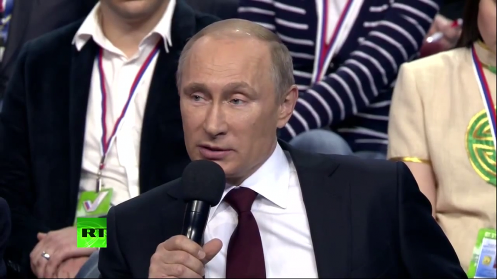Путин отвечает на вопросы журналистов на медиафоруме в Санкт-Петербурге