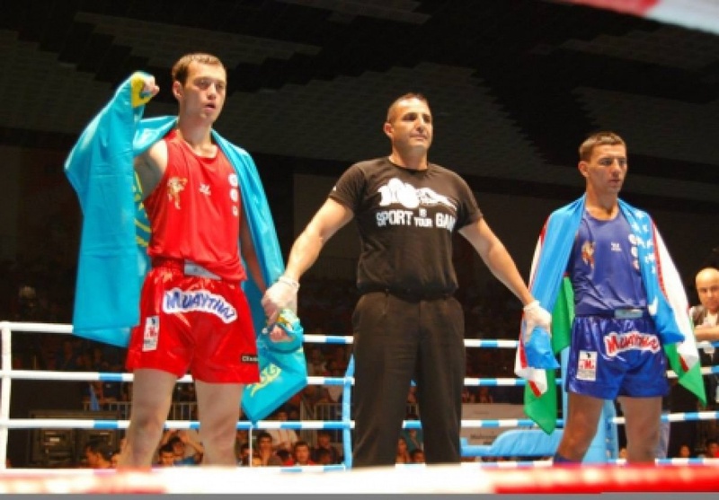 Рустем Акжанов (слева) на чемпионате мира в Лангкави. Фото предоставлено Федерацией муайтай РК