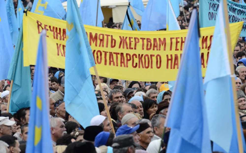 Участники всекрымского траурного митинга, посвященного 70-й годовщине депортации крымских татар. ©РИА Новости