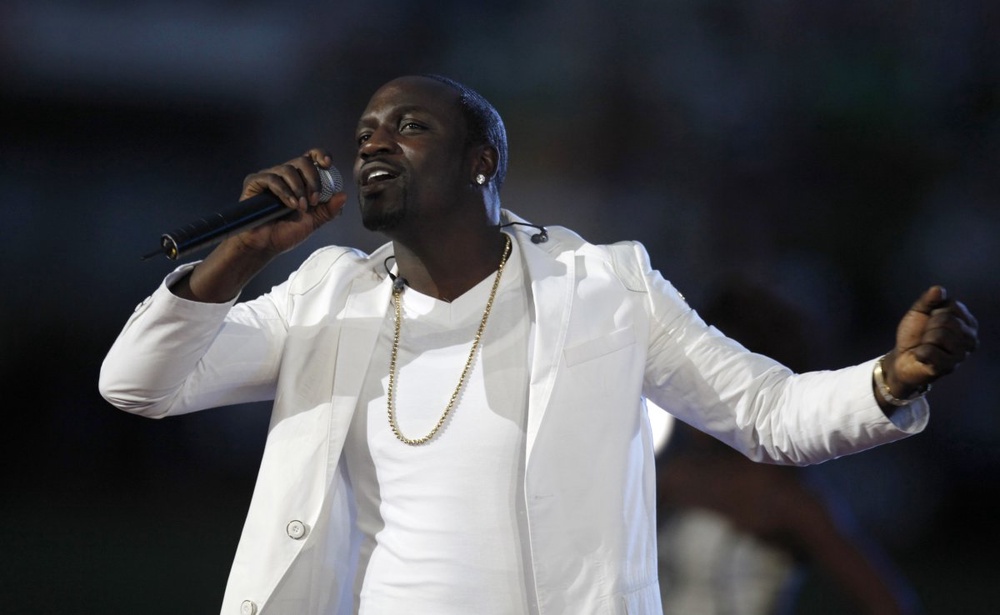 Выступает Akon . ©REUTERS