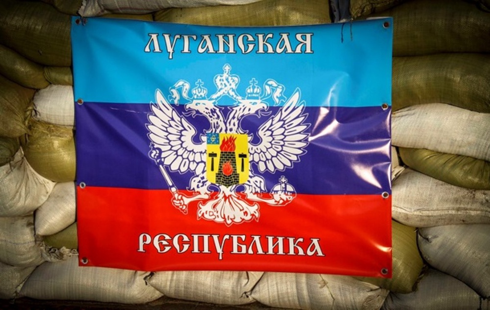 Флаг "Луганской народной республики". Фото с сайта korrespondent.net