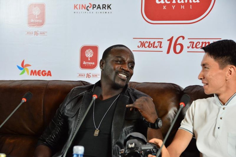 Akon на пресс-конференции в Астане. Фото: Александр Гончаренко