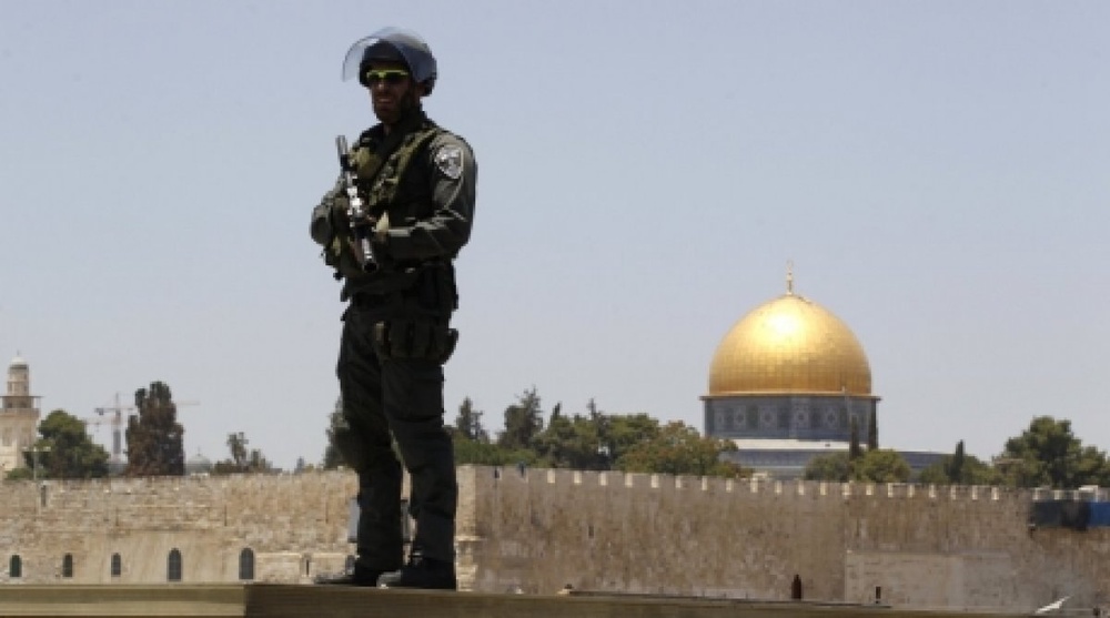 Израильский полицейский в Иерусалиме. ©REUTERS