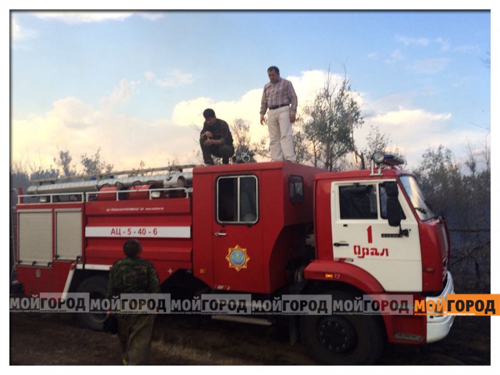 Аким ЗКО Нурлан Ногаев на пожарной машине. Фото Медета Медресова mgorod.kz
