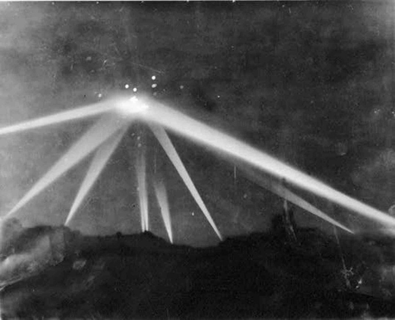 НЛО над Лос-Анджелесом, 1942 год. © United States military