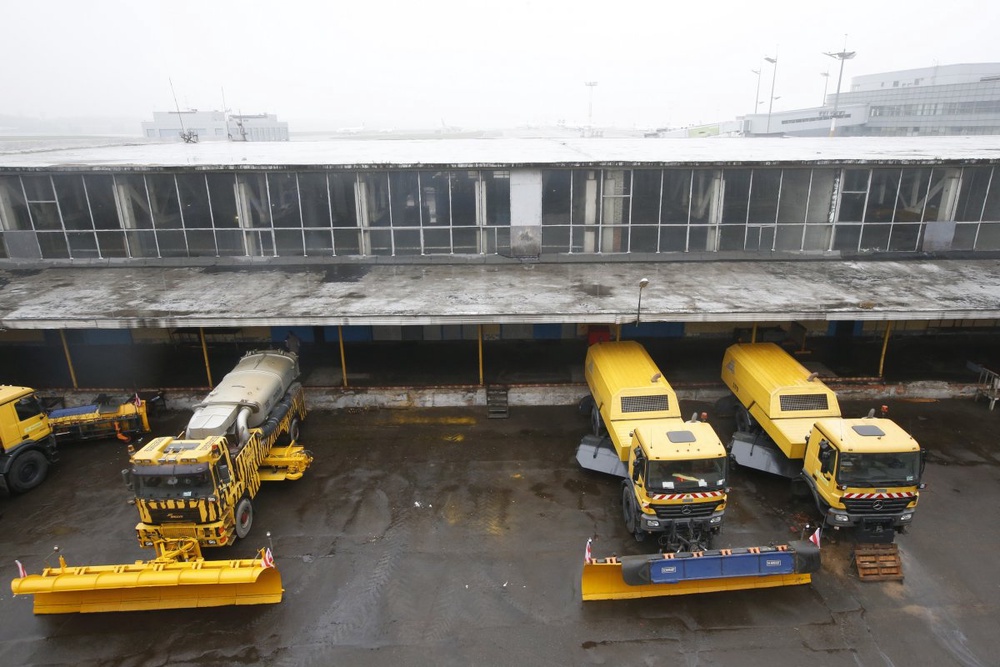 Снегоуборочная техника в аэропорту "Внуково". ©REUTERS