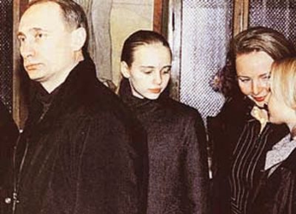 Путин с бывшей женой и дочерьми. © freejournal.biz