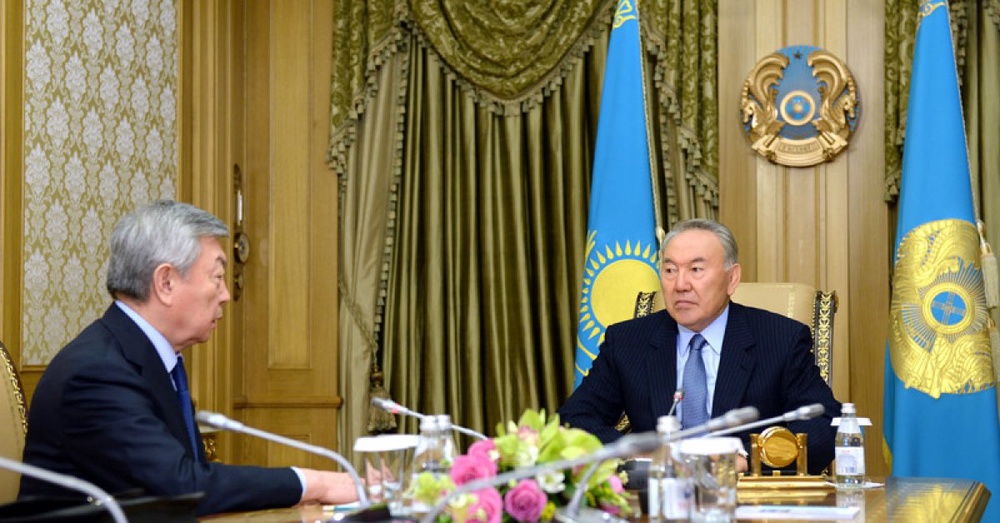 Нуртай Абыкаев и Нурсултан Назарбаев. Фото пресс-службы Акорды.
