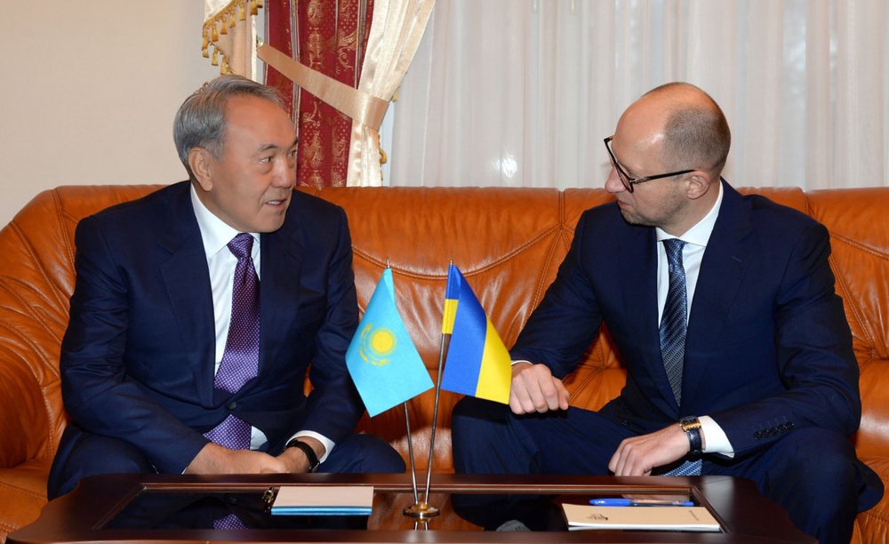 Назарбаев обсудил с Яценюком состояние и перспективы казахстанско-украинских отношений