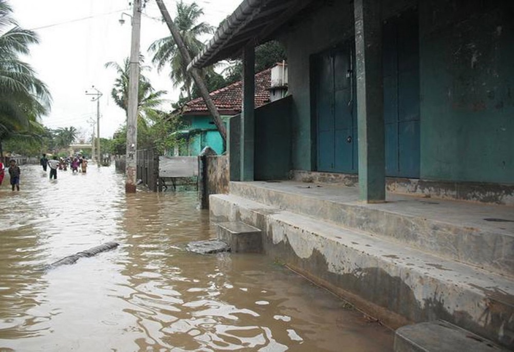 Наводнения на Шри-Ланке вынудили миллион человек покинуть свои дома