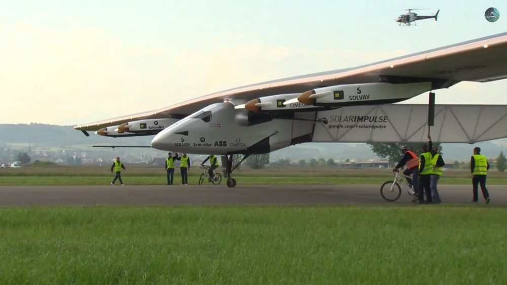 Solar Impulse 2 во время испытательного полета. © youtube.com/Solar Impulse