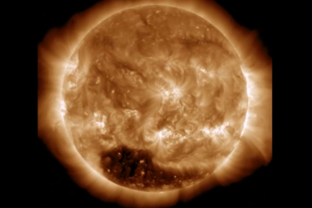 Корональная дыра на Солнце. Фото с сайта hronika.info